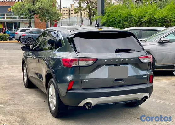 2020 Ford Escape — foto 8 / 10