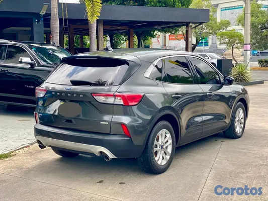 2020 Ford Escape — foto 9 / 10