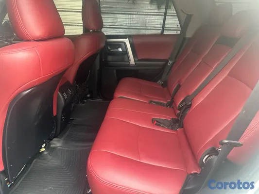 2014 Toyota 4 Runner — foto 10 / 14