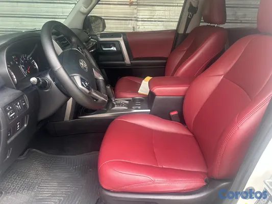 2014 Toyota 4 Runner — foto 11 / 14