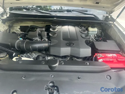 2014 Toyota 4 Runner — foto 13 / 14