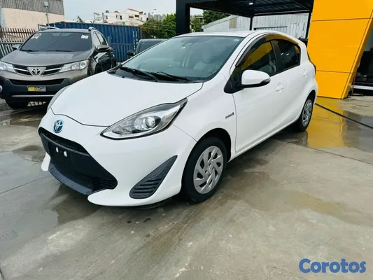 2018 Toyota Aqua — foto 3 / 10