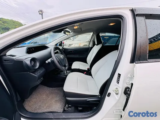 2018 Toyota Aqua — foto 7 / 10