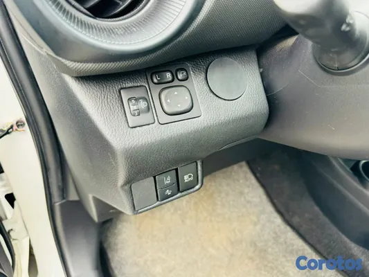 2018 Toyota Aqua — foto 8 / 10