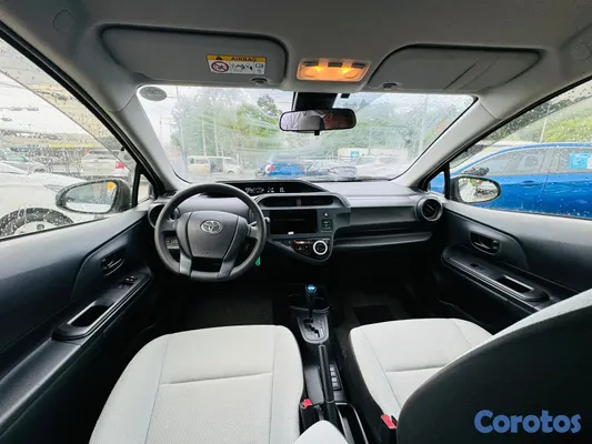 2018 Toyota Aqua — foto 9 / 10