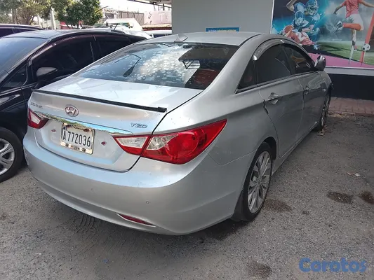 2011 Hyundai Sonata — foto 7 / 11