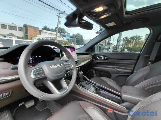 2024 Jeep Commander — foto 8 / 10