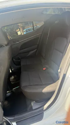 2018 Hyundai Elantra — foto 7 / 10