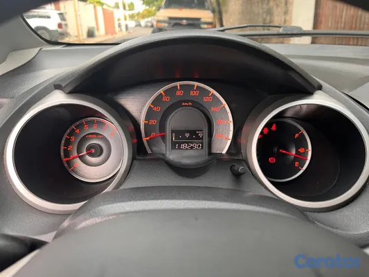 2010 Honda Fit — foto 6 / 12