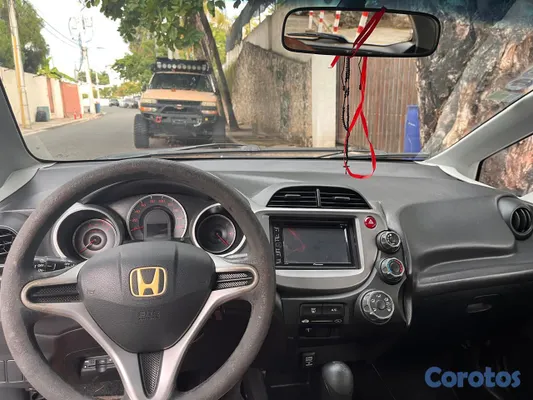 2010 Honda Fit — foto 11 / 12