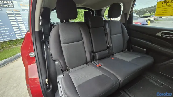 2018 Nissan Pathfinder — foto 3 / 10