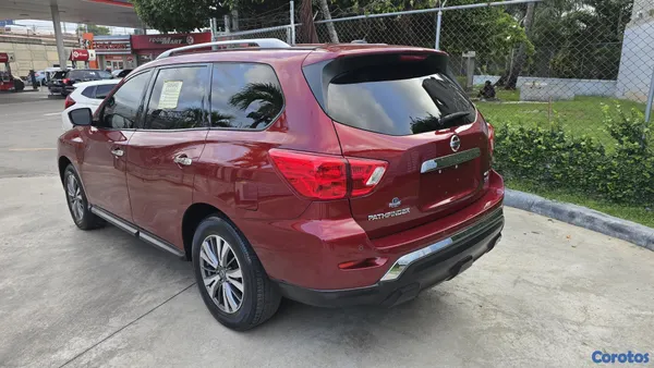 2018 Nissan Pathfinder — foto 5 / 10