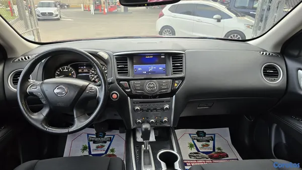 2018 Nissan Pathfinder — foto 10 / 10
