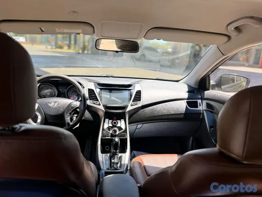 2014 Hyundai Avante — foto 4 / 9