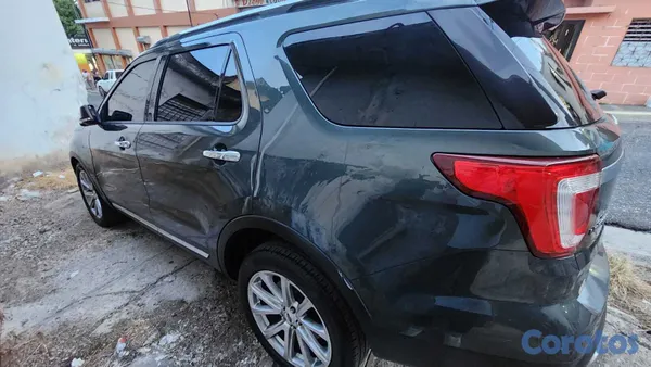 2016 Ford Explorer — foto 5 / 14
