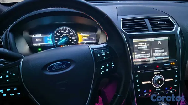 2016 Ford Explorer — foto 8 / 14