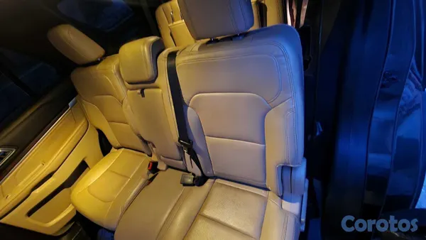 2016 Ford Explorer — foto 10 / 14