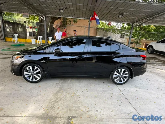 2020 Nissan Versa — foto 4 / 11