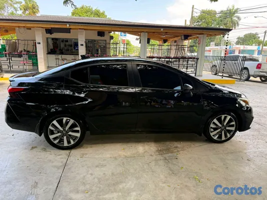 2020 Nissan Versa — foto 6 / 11