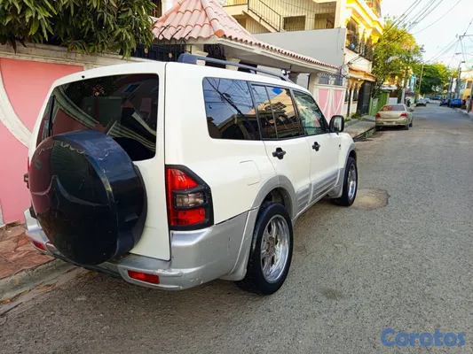 2001 Mitsubishi Montero — foto 2 / 7