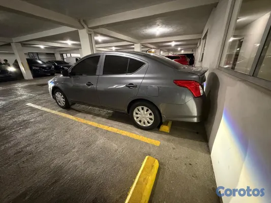 2018 Nissan Versa — foto 8 / 10
