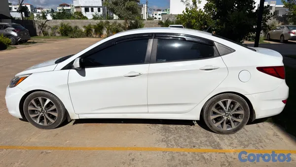 2017 Hyundai Accent — foto 7 / 10