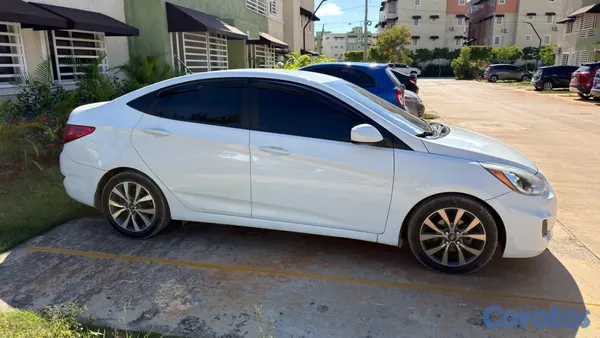 2017 Hyundai Accent — foto 9 / 10
