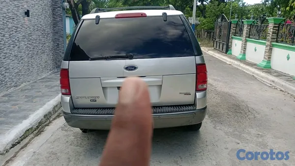 2005 Ford Explorer — foto 2 / 6