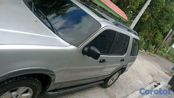 2005 Ford Explorer — foto 3 / 6