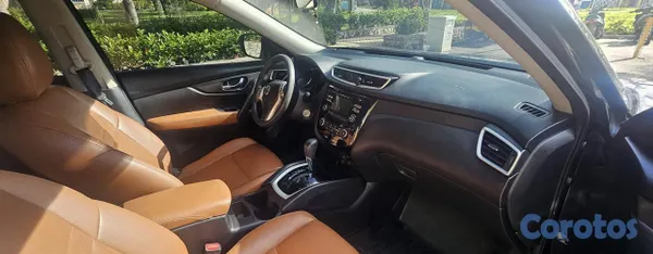 2014 Nissan Rogue — foto 5 / 5