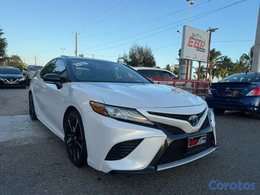 2019 Toyota Camry — foto 2 / 8