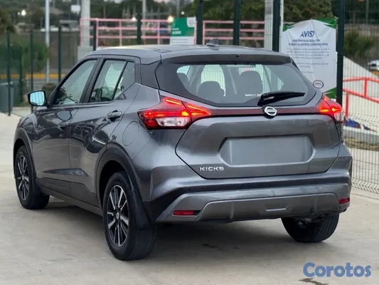 2021 Nissan Kicks — foto 4 / 6