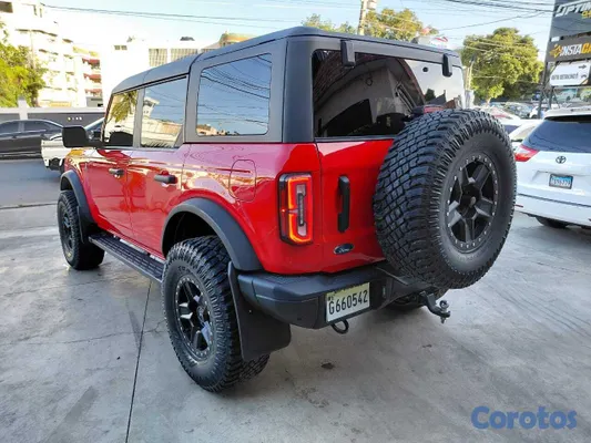 2022 Ford Bronco — foto 4 / 10