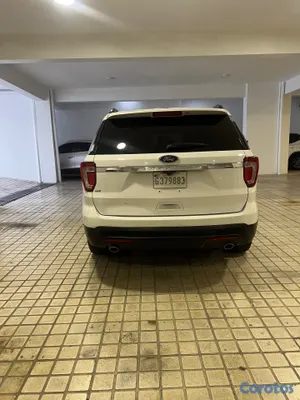 2017 Ford Explorer — foto 8 / 11