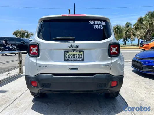 2018 Jeep Renegade — foto 11 / 12