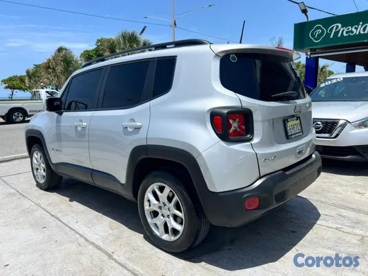 2018 Jeep Renegade — foto 12 / 12