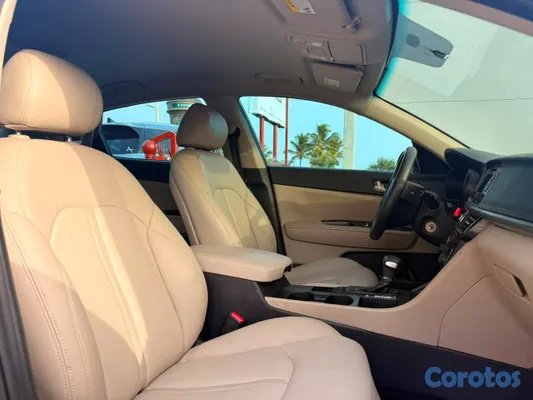 2017 Kia Optima — foto 8 / 8