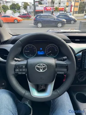 2016 Toyota Hilux — foto 10 / 12