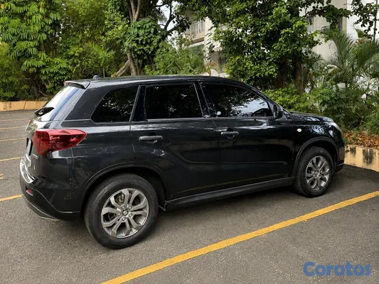 2022 Suzuki Vitara — foto 3 / 9