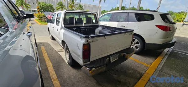 2011 Nissan Frontier — foto 4 / 8