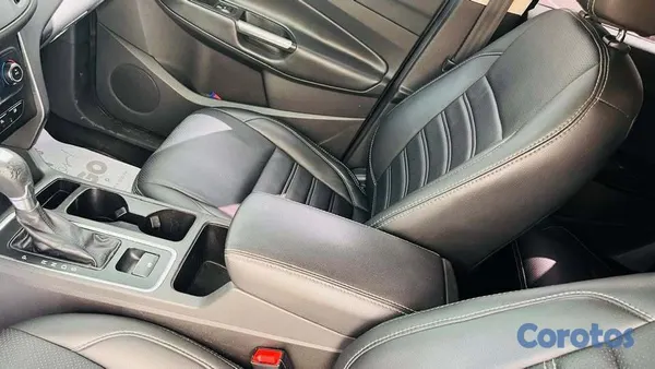 2017 Ford Escape — foto 8 / 9