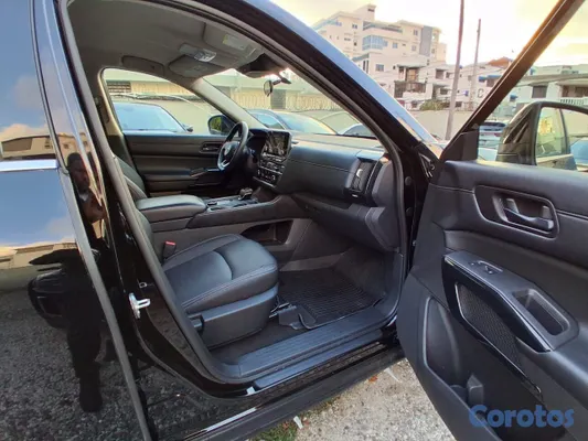 2023 Nissan Pathfinder — foto 2 / 11