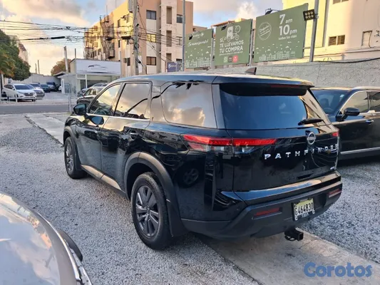 2023 Nissan Pathfinder — foto 9 / 11