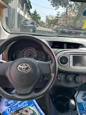 2014 Toyota Vitz — foto 3 / 9