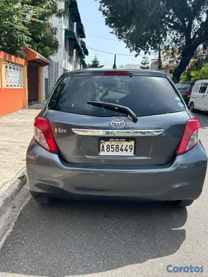 2014 Toyota Vitz — foto 6 / 9
