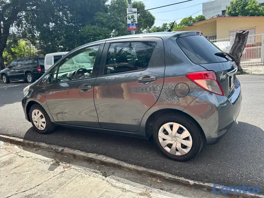 2014 Toyota Vitz — foto 7 / 9
