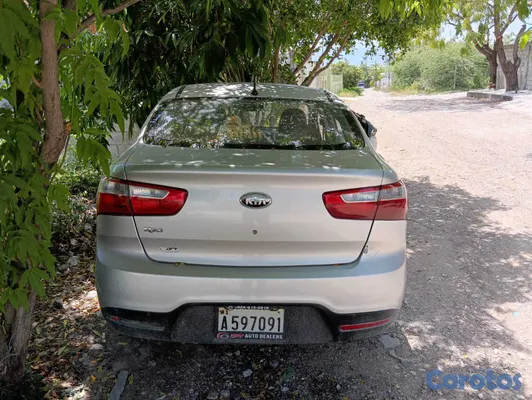 2013 Kia Rio — foto 3 / 6