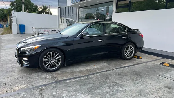2018 Infiniti Q-50 — foto 3 / 6