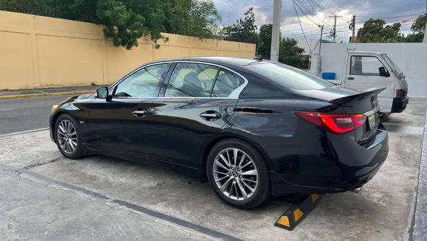 2018 Infiniti Q-50 — foto 4 / 6