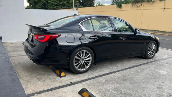 2018 Infiniti Q-50 — foto 5 / 6